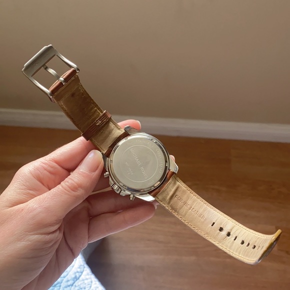 Genuine Calfskin Leather Michael Kors Watch - Picture 7 of 8